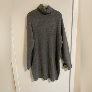 BNWOT H&M Oversized Turtleneck Long Sweater in Small (runs large)